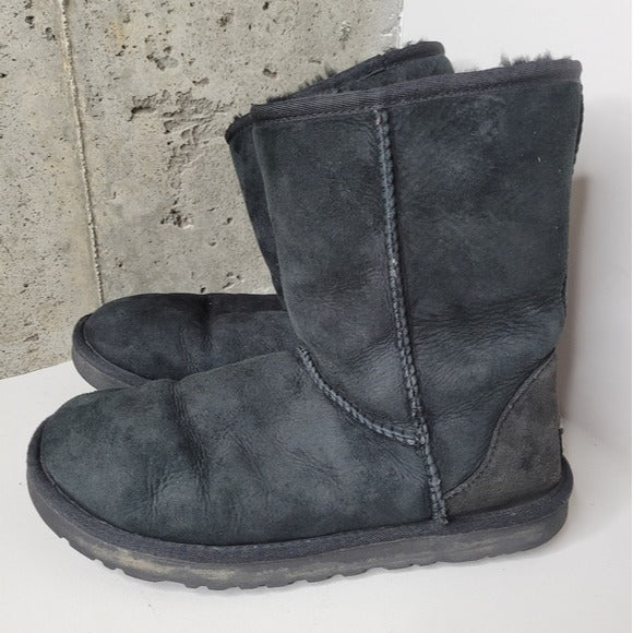 CLOSET CLEAR OUT SPECIAL! Ugg Classic Short II Black Boots SZ 8