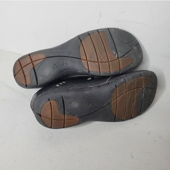 Clarks Un-Loop Slip On Flat SZ 9.5