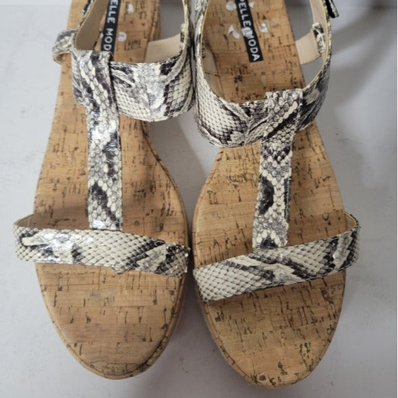 PELLE MODA PILAR Platform Sandsals (Blk/Wht/Snake) SZ 8.5