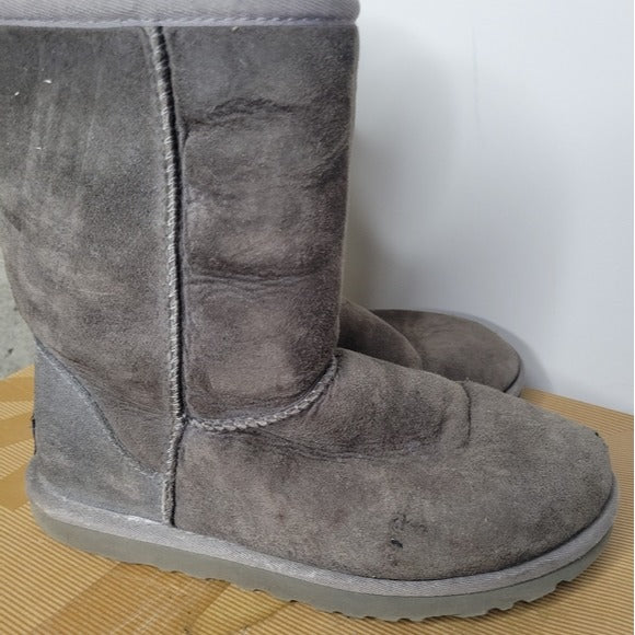 Ugg Classic Short Boots SZ 6