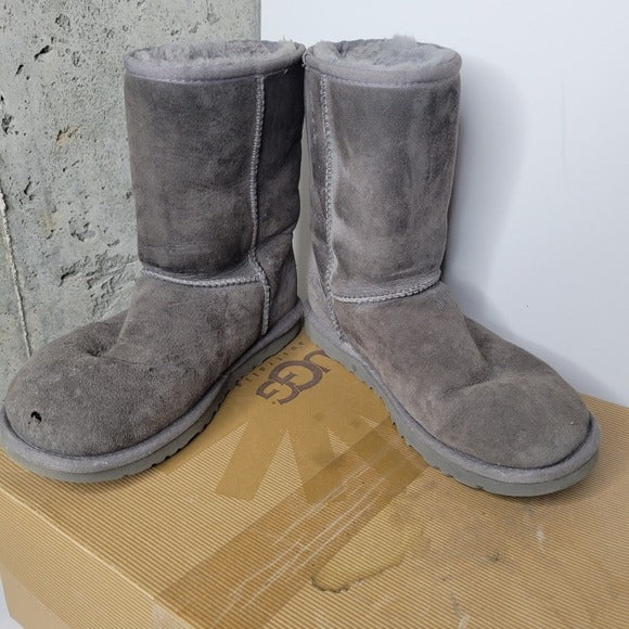 Ugg Classic Short Boots SZ 6