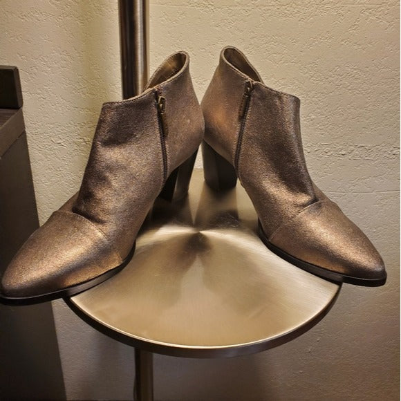Italeau Marissa Women's Leather Waterproof Pointy Toe Bootie in Bronze SZ 40