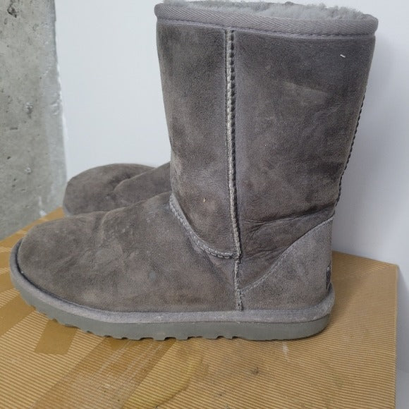 Ugg Classic Short Boots SZ 6