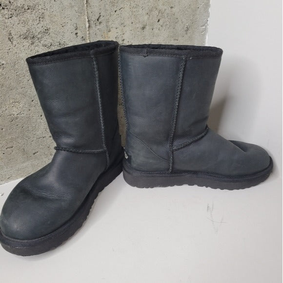 Ugg Classic Short Leather Boots SZ 5