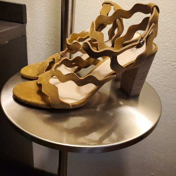 Paige Sage Scalloped Sandal Heels in Tan Suede SZ 10