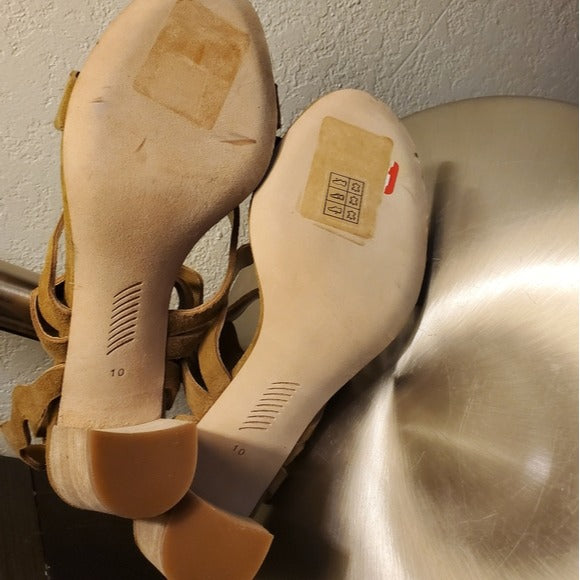 Paige Sage Scalloped Sandal Heels in Tan Suede SZ 10