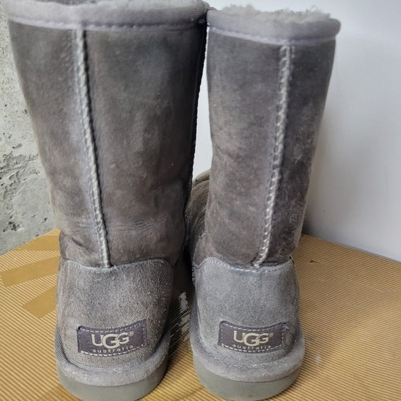 Ugg Classic Short Boots SZ 6