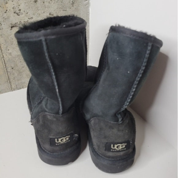 CLOSET CLEAR OUT SPECIAL! Ugg Classic Short II Black Boots SZ 8