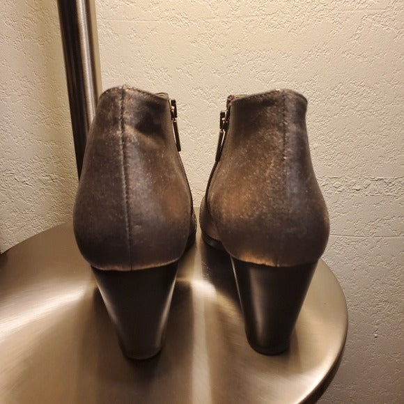 Italeau Marissa Women's Leather Waterproof Pointy Toe Bootie in Bronze SZ 40