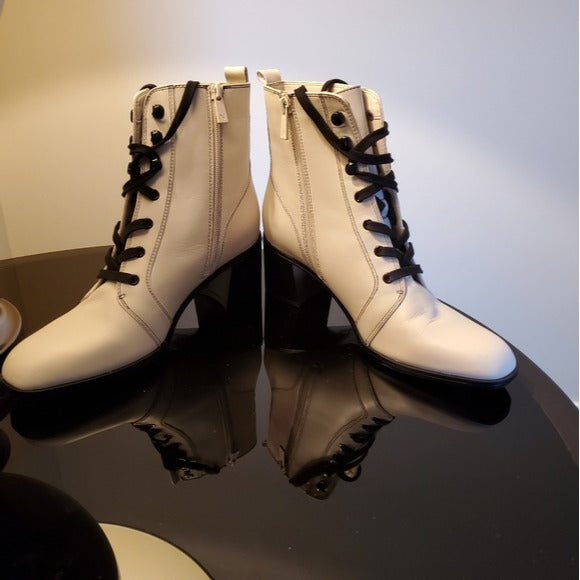 Naturalizer Sevilla Off White Leather Lace Up Booties SZ 9.5